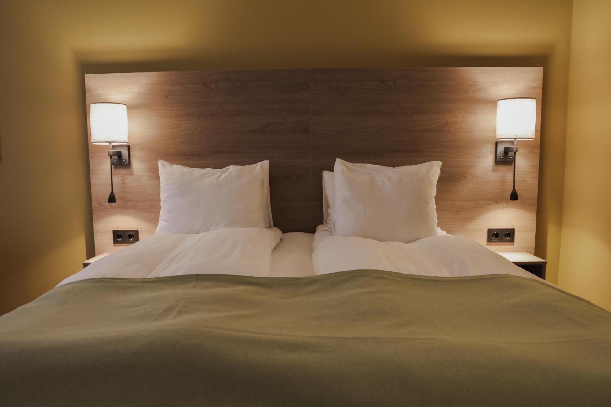เฟิร์สต์ โฮเทล แกรนด์ ฟาลุน Hotel ฟาลัน ภายนอก รูปภาพ